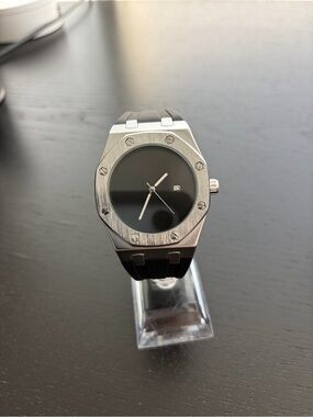 Minimalist Black Dial Royal Oak Style Watch with Rubber strap